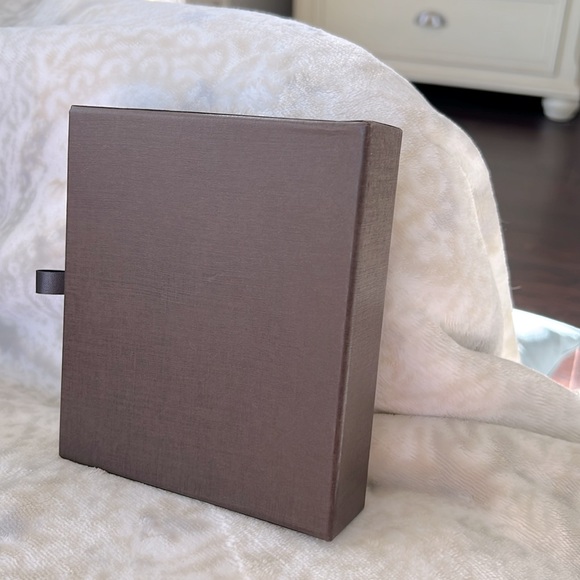 2 Authentic empty Louis Vuitton box & small dust bag for wallet - Picture 10 of 10